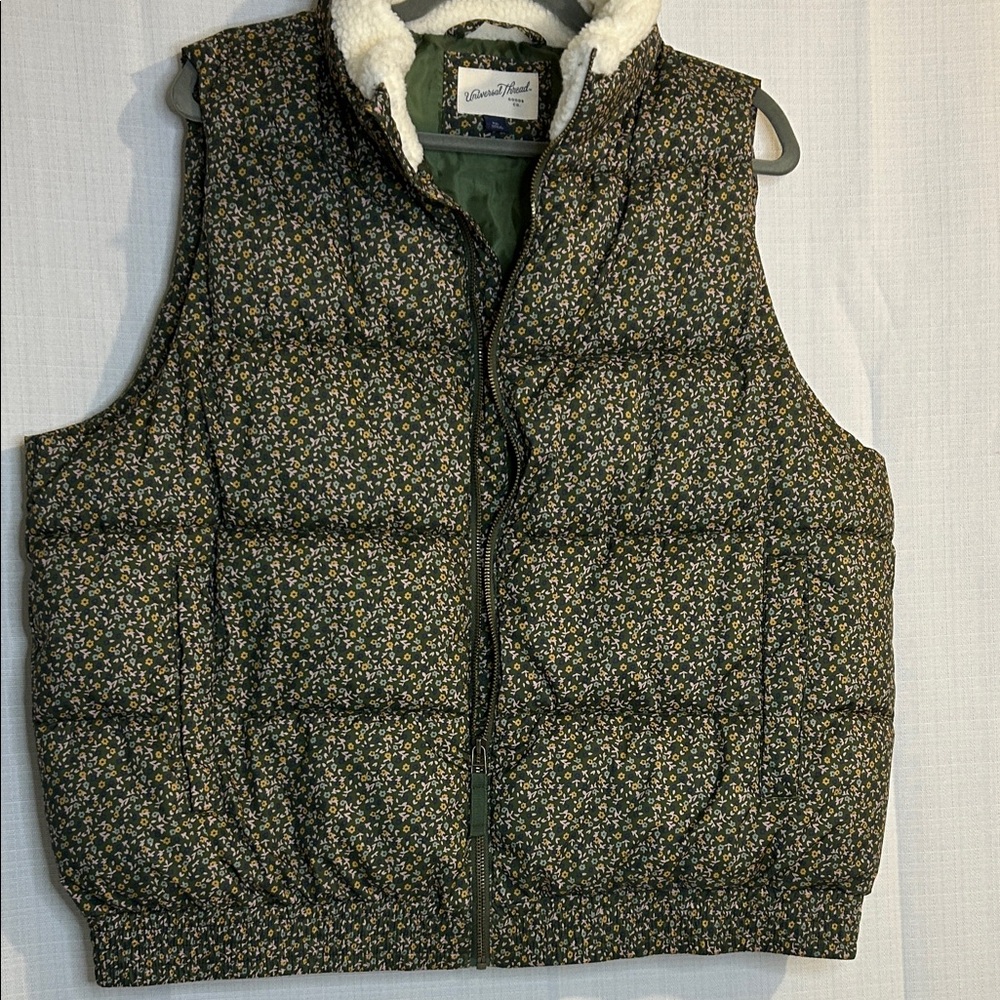 Universal Thread Green Floral Puffer Vest
